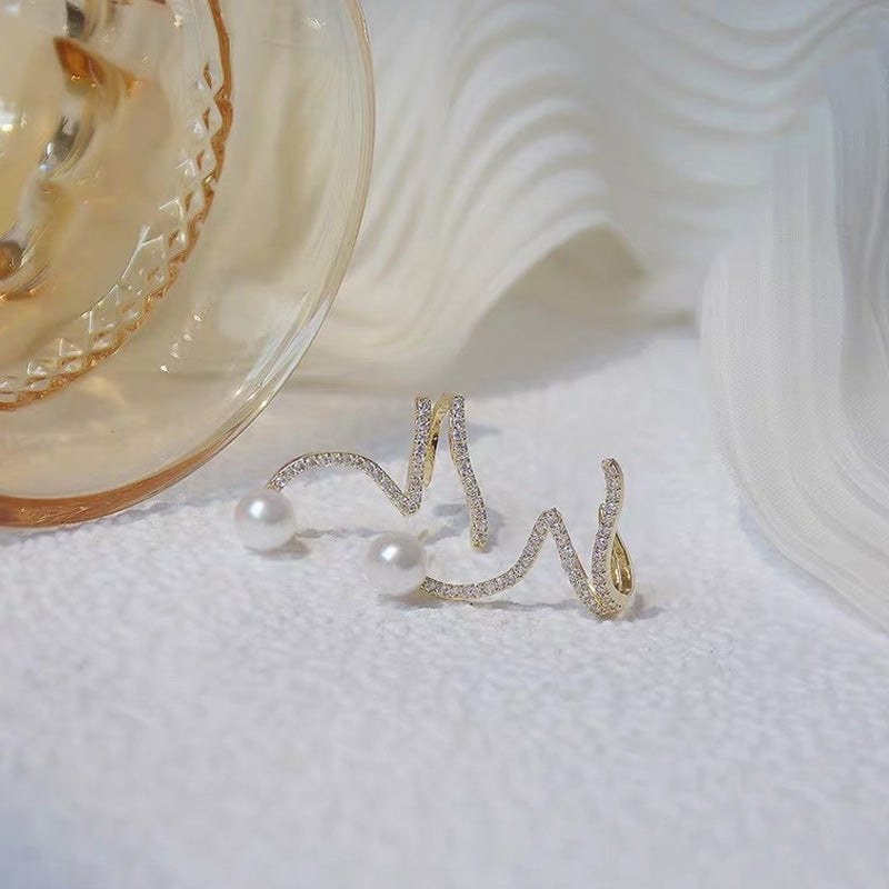 Zircon Pearl Ear Clamp