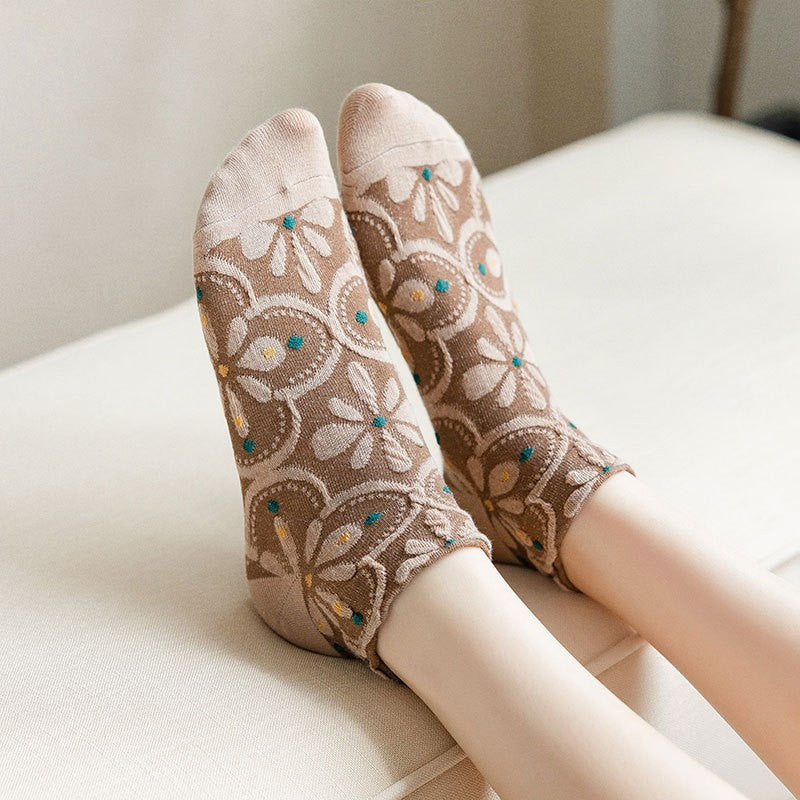 Women's Embossed Floral Cotton Socks
